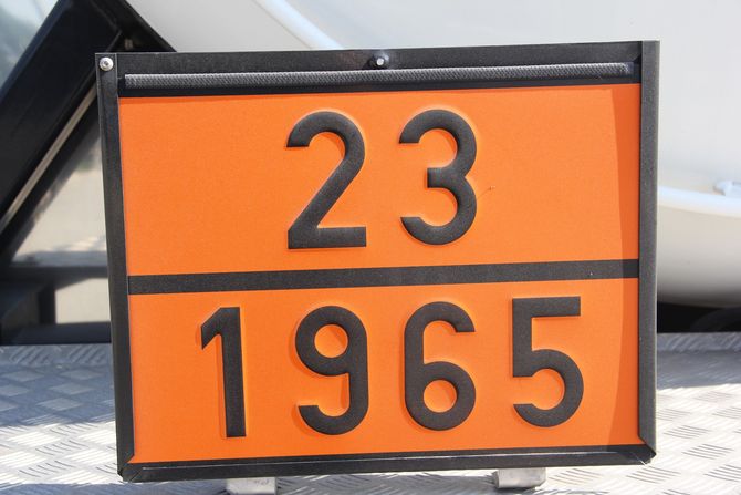 Gefahrgutmanagement – Kennzeichnung und Ausrüstung für den Gefahrguttransport